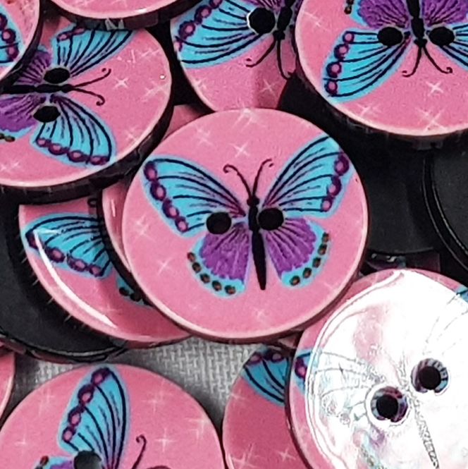 Hovedbilde Knapp sommerfugl rosa 15 mm plastknapp 