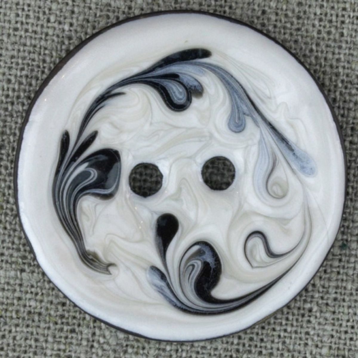 Kokosknapp 40 mm hvit emaljedekor  kåpeknapp